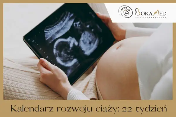Kobieta ogląda USG dziecka na tablecie. To kalendarz rozwoju ciąży: 22 tydzień.