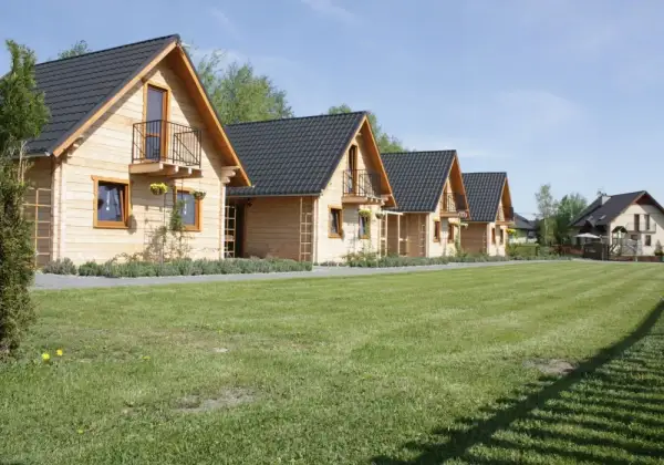 Ile kosztuje dom z bali? Sprawdź ceny i ukryte koszty budowy