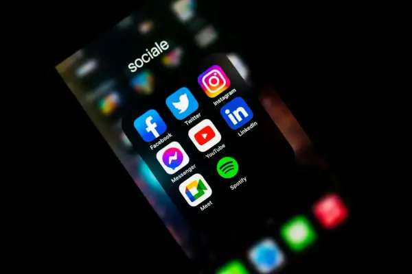 Jak złożyć życzenia na Facebooku, by były oryginalne i zapadły w pamięć