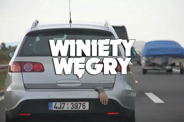 Winiety Węgry: samochód na autostradzie z ręką wystającą z bagażnika.