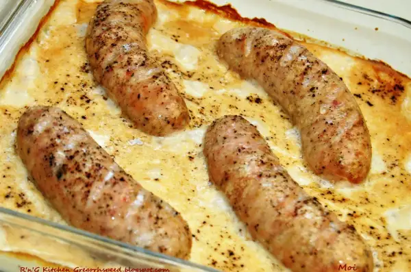 Jak zrobić idealną kiełbasę w sosie chrzanowym? Przepis krok po kroku