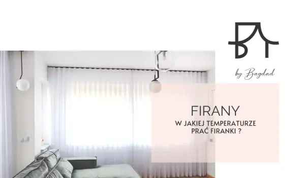 Jasne, białe firanki w salonie. Tekst informuje: "FIRANY W JAKIEJ TEMPERATURZE PRAĆ FIRANKI?".
