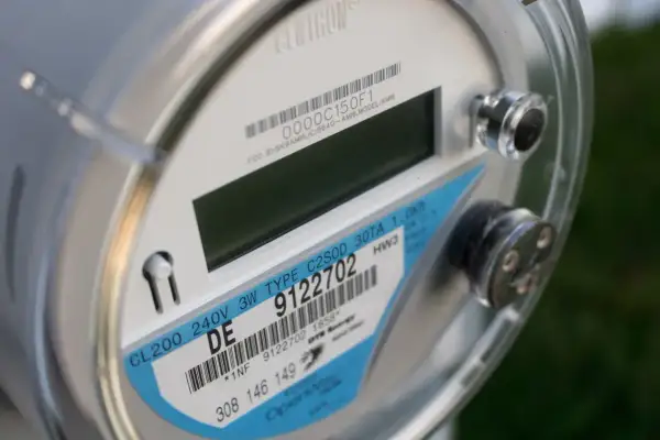Inteligentny licznik energii elektrycznej, model Centron, z etykietą informującą o taryfie i numerze seryjnym.