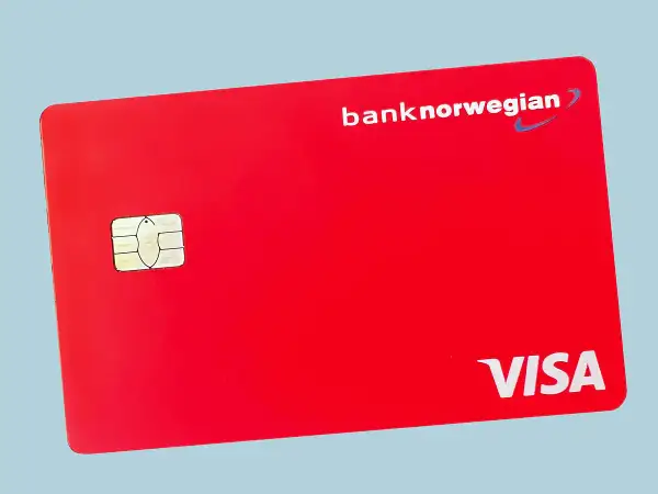 Rote Bank Norwegian Visa-Karte mit Chip.