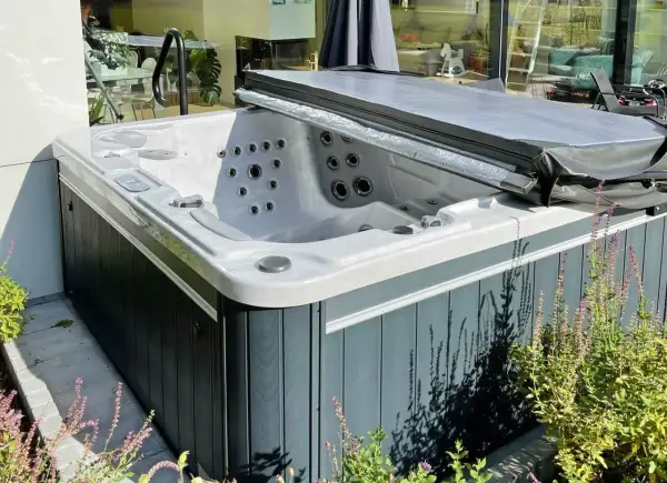 Wanna spa ogrodowa: Przewodnik, koszty i wybór idealnego modelu