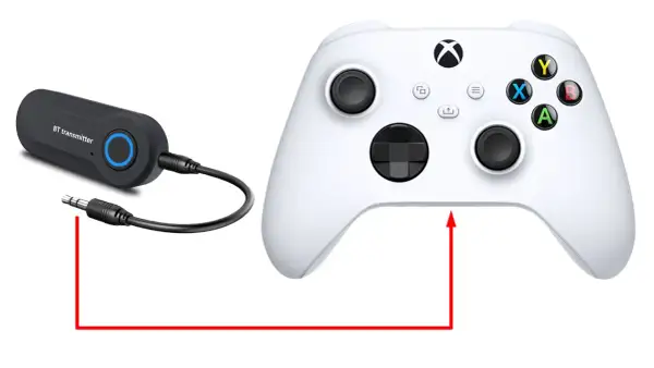 BT transmiter podłączony do kontrolera Xbox. Dowiedz się, jak podłączyć słuchawki do Xboxa za pomocą tego adaptera.