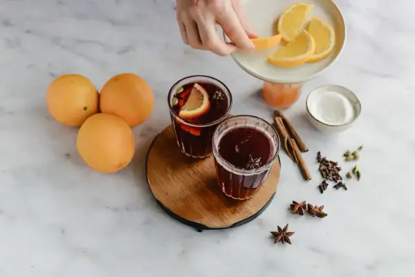 Jak pić grzańca, aby w pełni cieszyć się jego smakiem i aromatem