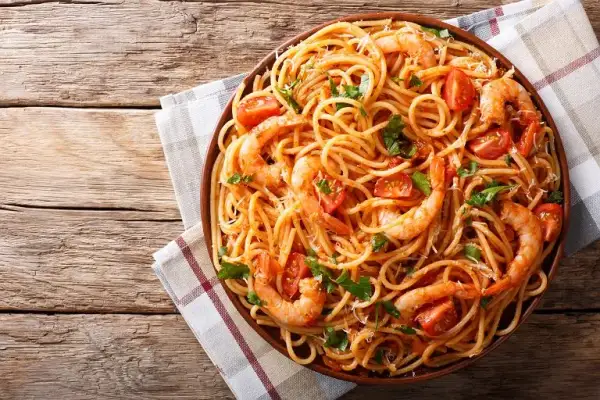 Spaghetti z krewetkami: szybki przepis i triki szefa kuchni