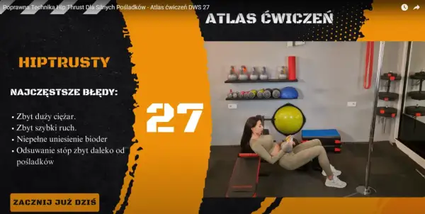 Kobieta wykonuje ćwiczenie hip thrust na ławce, trzymając ciężarek. Na ekranie widnieje napis "HIPTRUSTY" i lista najczęstszych błędów.