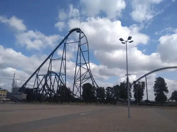 Ile metrów wysokości ma Hyperion? Zaskakujące fakty o rollercoasterze