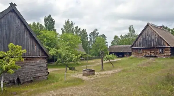 Odkryj fascynującą historię skansenu wsi kaszubskiej i jego skarby