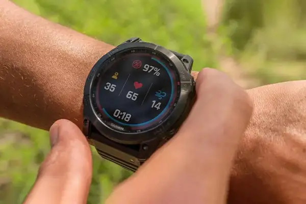 Garmin Fenix 7 Pro Solar im Test: Puls 65, 35 Schritte, 14 Wind. Perfekt für Outdoor-Abenteuer.