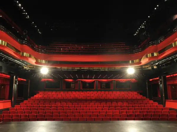 Najlepsze spektakle w teatrze Roma - aktualny repertuar i bilety