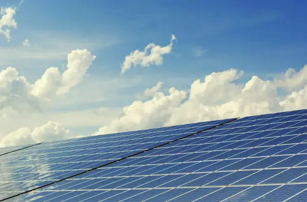 Paneles solares en Segovia, aprovechando el sol para obtener energía limpia. ¡Infórmate sobre subvenciones placas solares Segovia!
