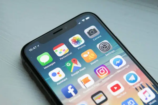 Ikona Messengera na ekranie iPhone'a. Dowiedz się, jak włączyć aktywność na Messengerze, aby pokazać znajomym, kiedy jesteś online.