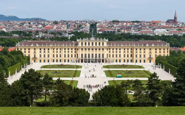 Pałac Schönbrunn w Wiedniu: najsłynniejsza rezydencja Habsburgów w Austrii