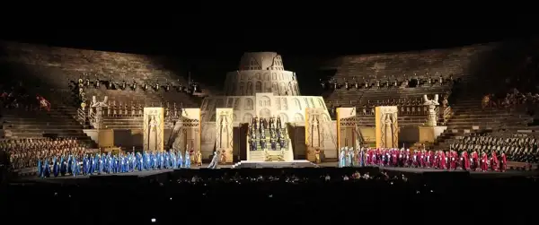 Ile trwa opera Nabucco? Czas trwania i co warto wiedzieć