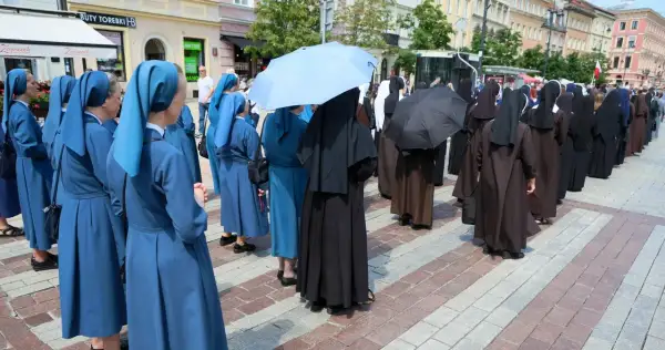 Zakonnik który złożył śluby zakonne – co oznaczają te śluby?