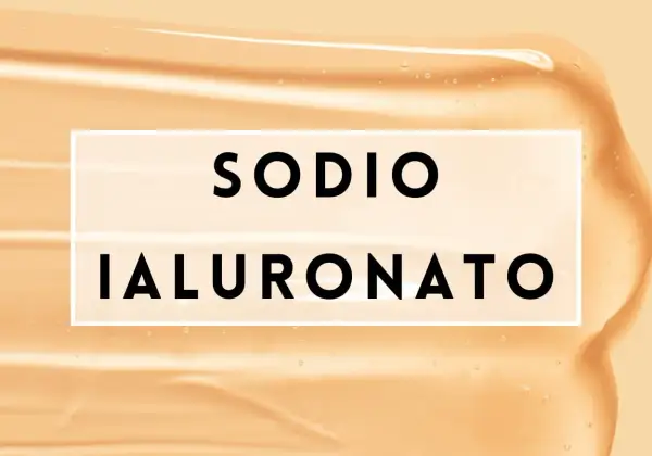 Texture cremosa con bollicine d'aria. Testo: "SODIO IALURONATO". Nonostante la sua popolarità, il sodio ialuronato fa male?
