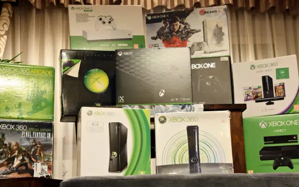 Kolekcja konsol Xbox 360 i Xbox One, w tym zestawy z grami i akcesoriami. Czy gry z Xbox 360 działają na Xbox One? Sprawdźmy!
