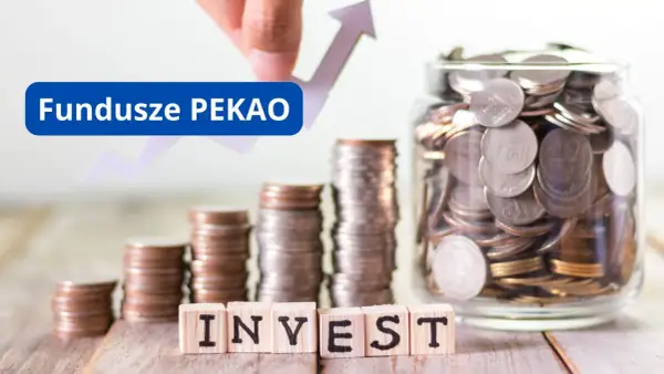 Fundusze PEKAO – pionier dynamicznych spółek. Stosy monet i słoik pełen oszczędności symbolizują wzrost kapitału.
