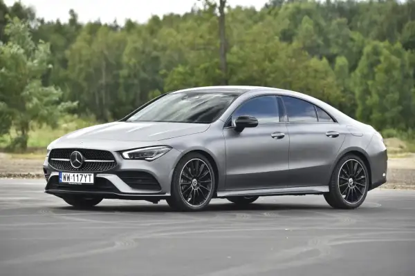 Mercedes CLA 200: Pojemność baku, spalanie i zasięg - ile przejedziesz?