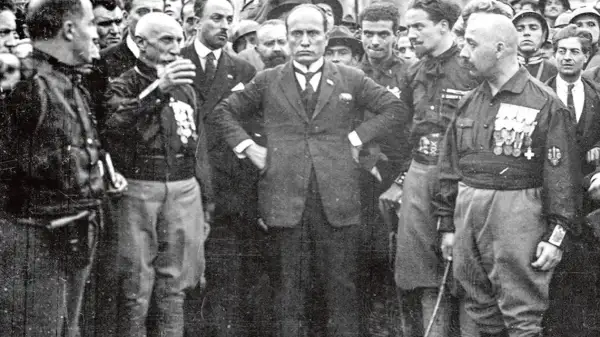 Czarne koszule co to? Historia i wpływ faszystowskiej organizacji