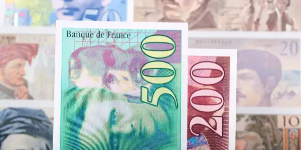 Francuskie banknoty 500 i 200 franków. Kiedyś najdroższa waluta w Europie, teraz tylko wspomnienie.