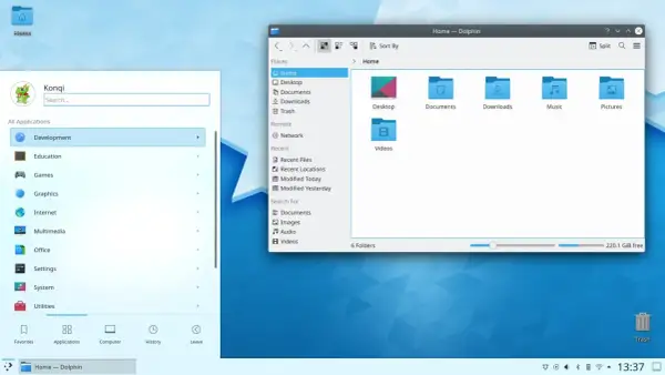 Widok pulpitu z menedżerem plików Dolphin, prezentujący środowisko KDE Plasma 5. Widoczne foldery i pasek zadań.