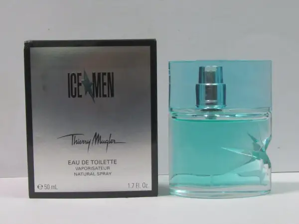 Mugler a man, woda toaletowa Ice Men w błękitnym flakonie i srebrnym opakowaniu.