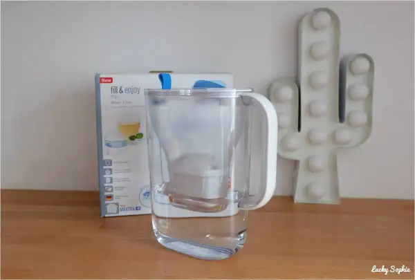 Carafe Brita "fill & enjoy" avec filtre MAXTRA. L'eau filtrée est claire, sans mauvais goût.