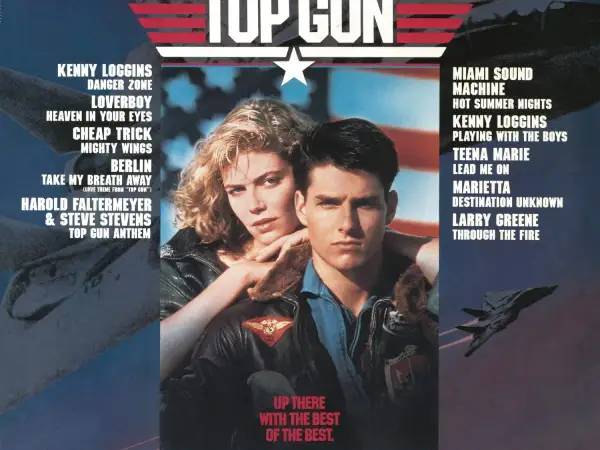 Tom Cruise i Kelly McGillis z filmu Top Gun. Piosenka "Take My Breath Away" z pewnością zapiera dech w piersiach.