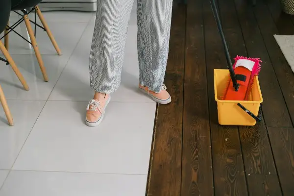 Mop parowy czy parownica? Który wybrać i dlaczego?
