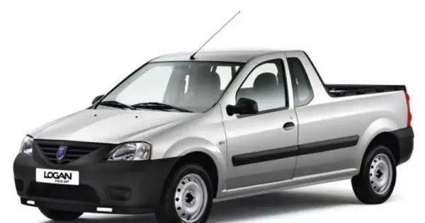 Srebrny Dacia Pickup Logan gotowy do pracy.