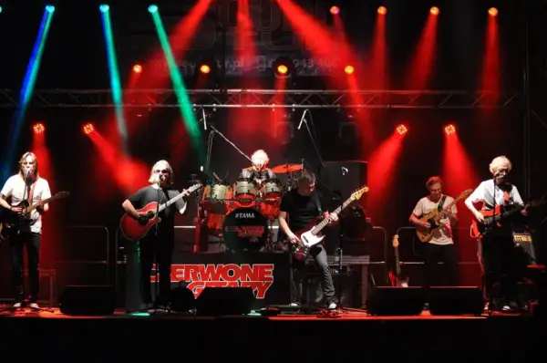 Ile trwa koncert Czerwonych Gitar? Zaskakujące szczegóły występu