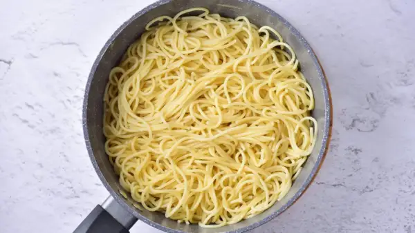Wege spaghetti bolognese: Sekrety smaku umami i przepis krok po kroku