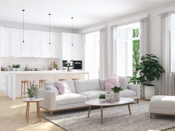 Illuminazione perfetta per un abbinamento lampadari open space: tre pendenti moderni sopra l'isola cucina e un'atmosfera accogliente nel soggiorno.