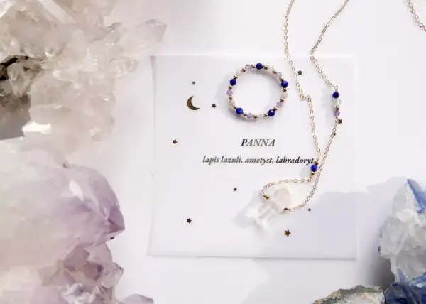 Delikatna biżuteria z lapis lazuli, ametystu i labradorytu, idealna dla Panny. Kamień znak zodiaku, który podkreśli Twój styl.