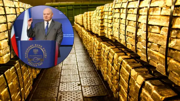 Prezes NBP przemawia na tle stosów sztabek złota. Narodowy Bank Polski zwiększa swoje zasoby, co widać na zdjęciu.