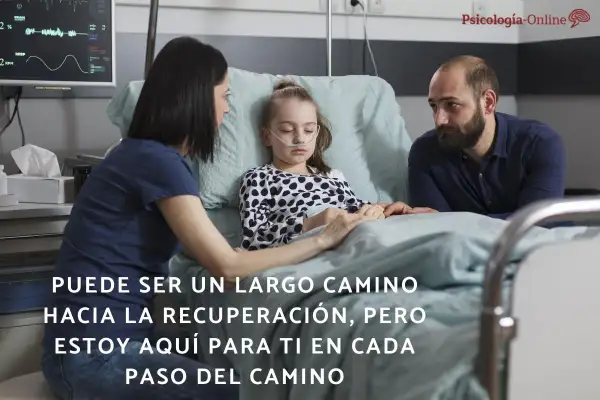 Padres dan mensajes de cariño a su hija enferma en el hospital. Ella tiene una cánula nasal.