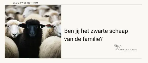 Een zwart schaap tussen witte schapen. De tekst vraagt: "Ben jij het zwarte schaap van de familie?" Dit symboliseert het zwarte schaap betekenis van anders zijn.