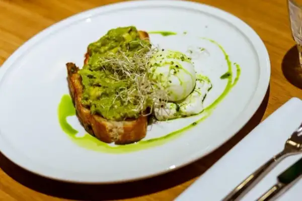 Gdzie zjeść w Łodzi? Od tanich barów po eleganckie restauracje.