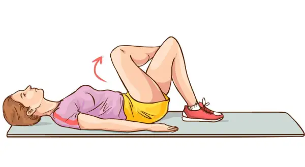 Femme effectuant un étirement piriforme sur un tapis, genoux pliés, pieds au sol. Une flèche rouge indique le mouvement.