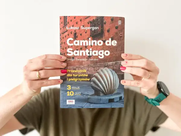 Przewodnik po **camino de santiago trasy**. Książka Łukasza Supergana opisuje 3 kraje i 10 tras pielgrzymkowych.