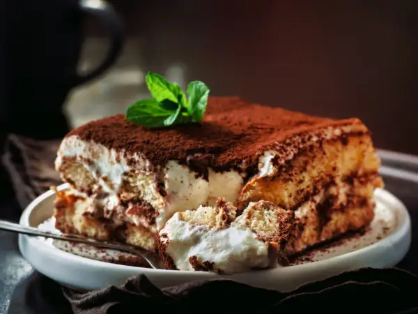 Pyszny deser tiramisu, idealny na każdą okazję. Ten przepis na tiramisu zachwyci każdego.