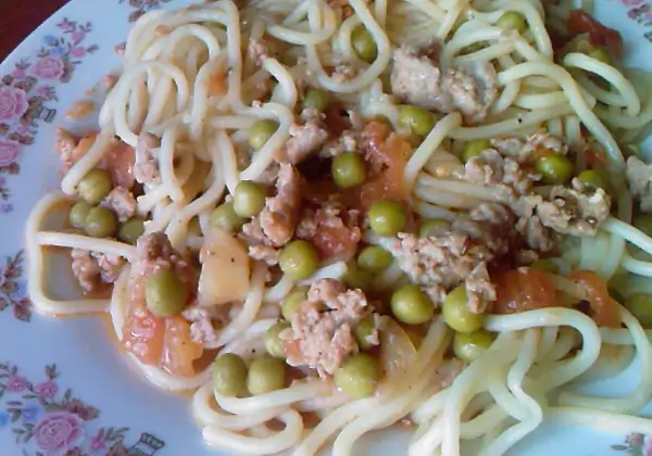 Szybkie i smaczne spaghetti z groszkiem – idealne na obiad lub kolację