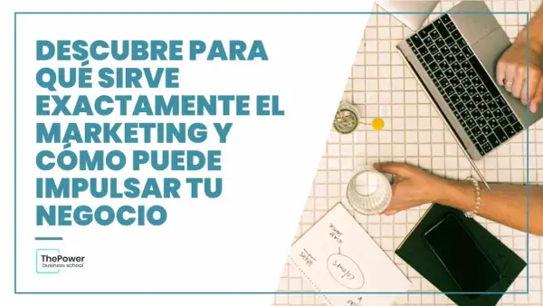 Descubre qué es el marketing y para qué sirve para impulsar tu negocio. Imagen de un escritorio con laptop, celular y notas.