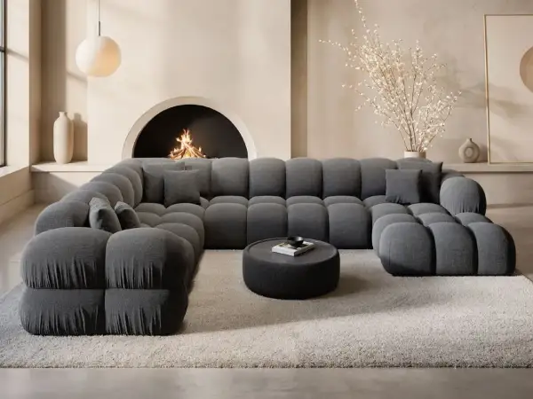 Gemütliche graue Velourcouch, die zum Entspannen einlädt. Tipps zur velourcouch reinigen für ein frisches Wohngefühl.