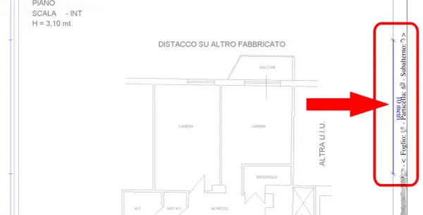 Pianta di un'unità immobiliare con camere, bagno, ripostiglio e balcone. Indicazioni su distacco e particella.