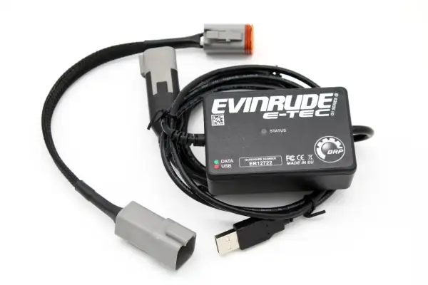 Kit diagnostica Evinrude E-TEC con cavi e connettori. Utile per risolvere eventuali problemi del motore, come quelli dell'Evinrude E-TEC 150.